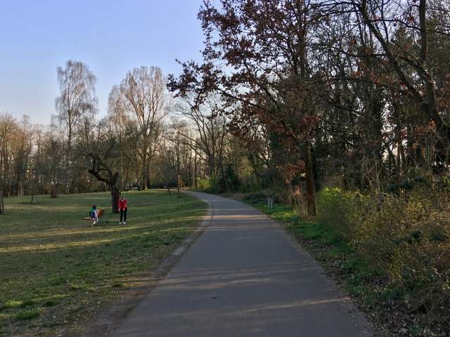 Dr.-Kleusberg-Promenade, Wochenendsiedlung Rothbücherweg, Gatow, Spandau, Berlin, 14089, Germany Dr.-Kleusberg-Promenade, Wochenendsiedlung Rothbücherweg, Gatow, Spandau, Berlin, 14089, Germany